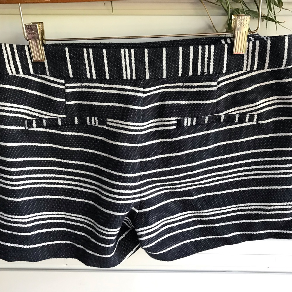 Banana Republic Side Button Shorts - Picture 4 of 5